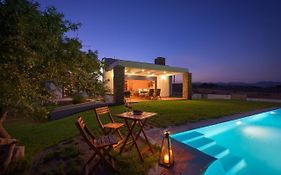 Cristelia Seafront & Pool Villa
